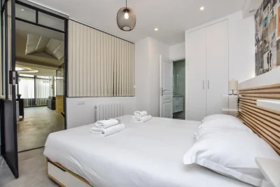 Bedroom in Très bel appartement design à St-Marcel - 20