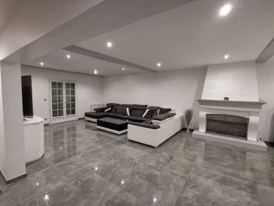 Living room in La Demeure Montmartre atypique et moderne 280m² - 1