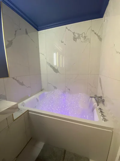 Bathroom in Magnifique appartement avec jacuzzi - 10