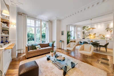 Living room in Private mansion with garden in Neuilly-sur-Seine - 1