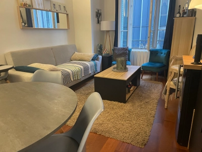 Living room in Salon situé dans le 6e arrondissement - 2