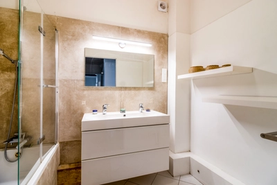 Salle de bain dans Très bel appartement spacieux et lumineux - 1