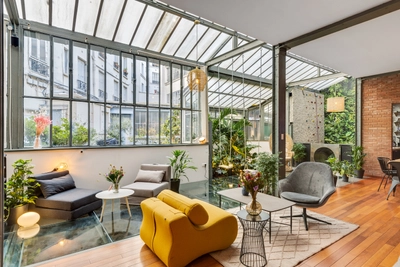 Living room in WOOM Paris - Splendide Loft Eiffel sous verrière  - 10